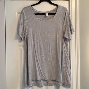 Old navy luxe medium white and navy blue striped t shirt